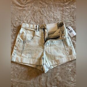 BDG Jean Shorts ~ NWT
Urban Outfitters